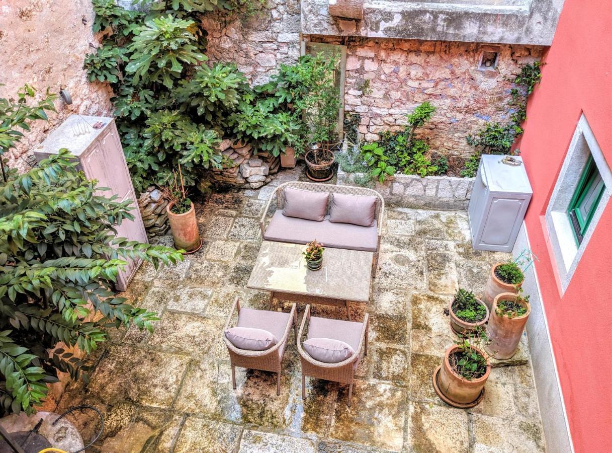 Private Courtyard Medieval Stone Home In Old Town Rovinj Buitenkant foto